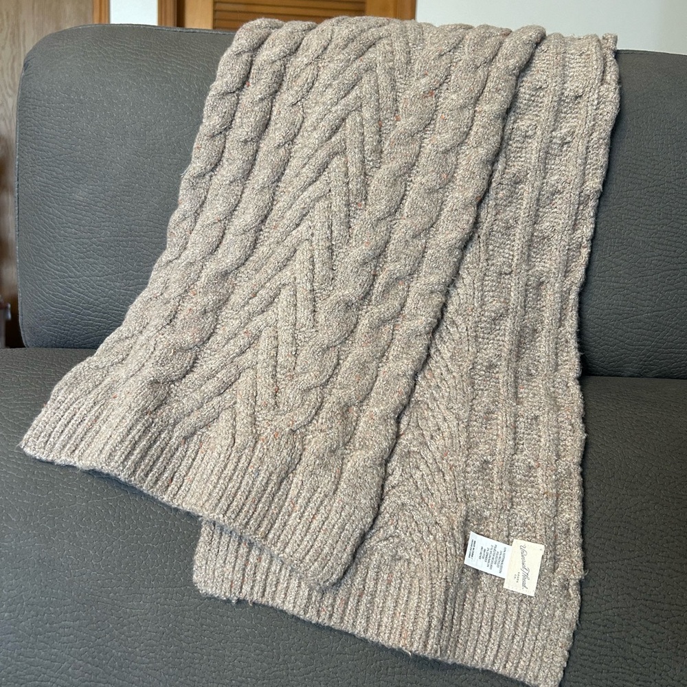 Gray cable knit scarf